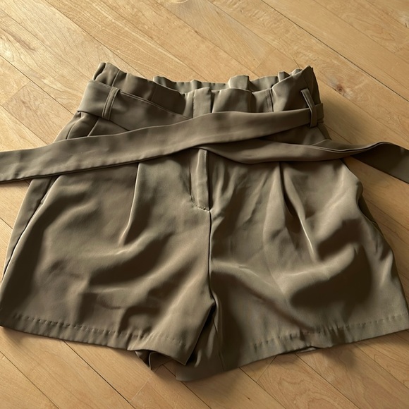 Olive green Dynamite short - Picture 1 of 3